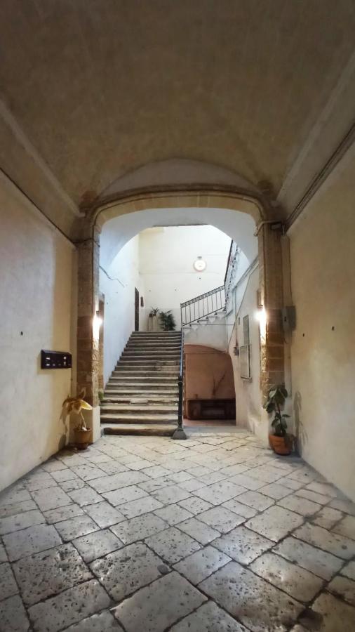 Palazzo Saraceno Apartment-Taras Tarent Zewnętrze zdjęcie