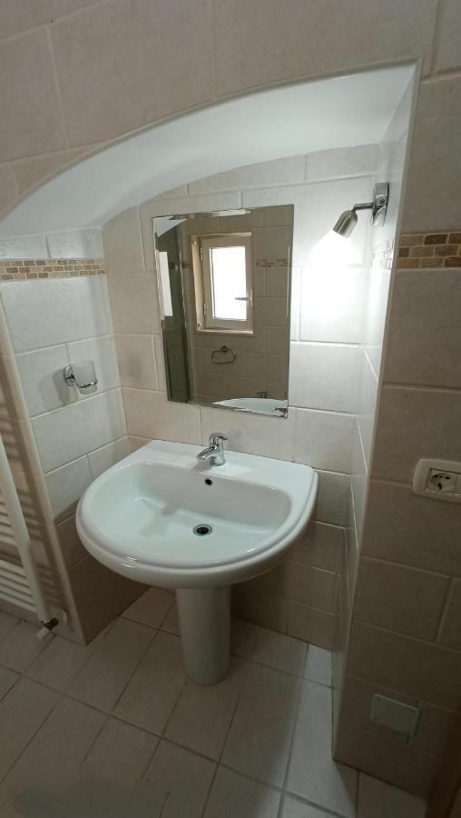 Palazzo Saraceno Apartment-Taras Tarent Zewnętrze zdjęcie