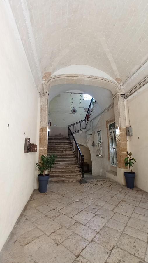 Palazzo Saraceno Apartment-Taras Tarent Zewnętrze zdjęcie